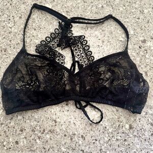 Victoria’s Secret Black Lace Bralette - Size L 🖤✨